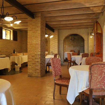 Castello Montegiove Hotel Fano Kültér fotó