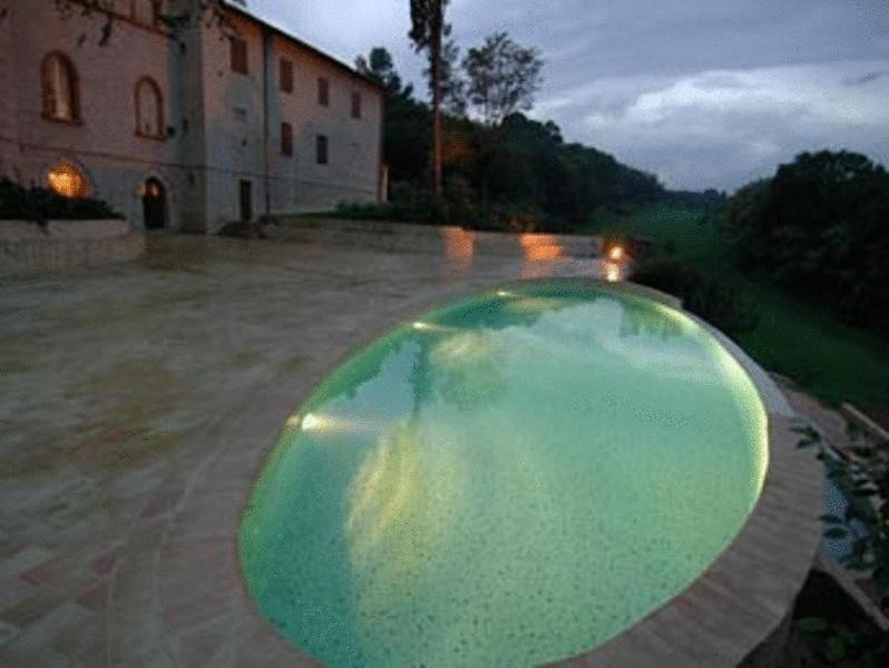 Castello Montegiove Hotel Fano Kültér fotó