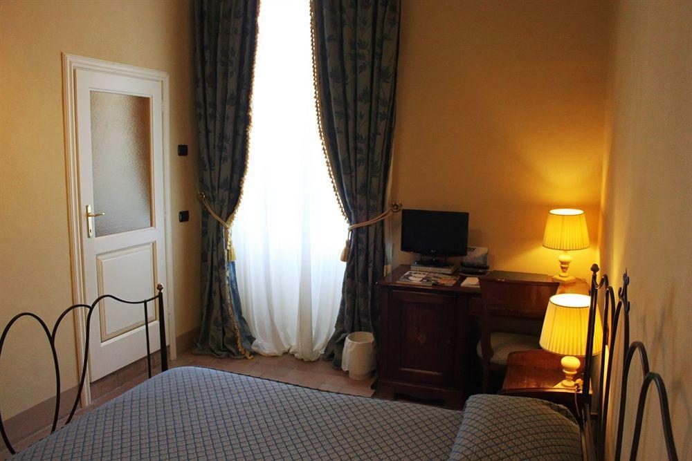 Castello Montegiove Hotel Fano Kültér fotó