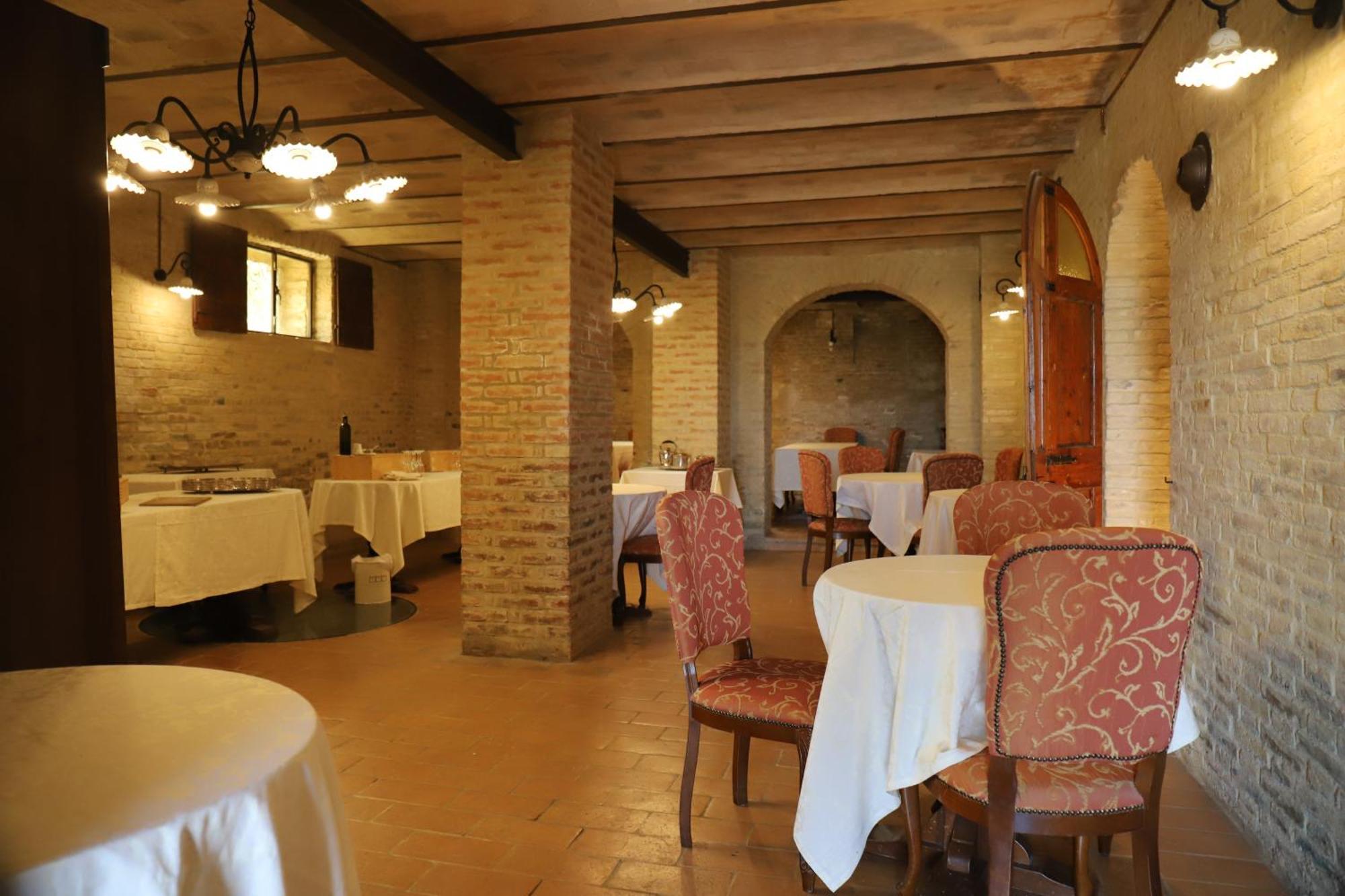 Castello Montegiove Hotel Fano Kültér fotó