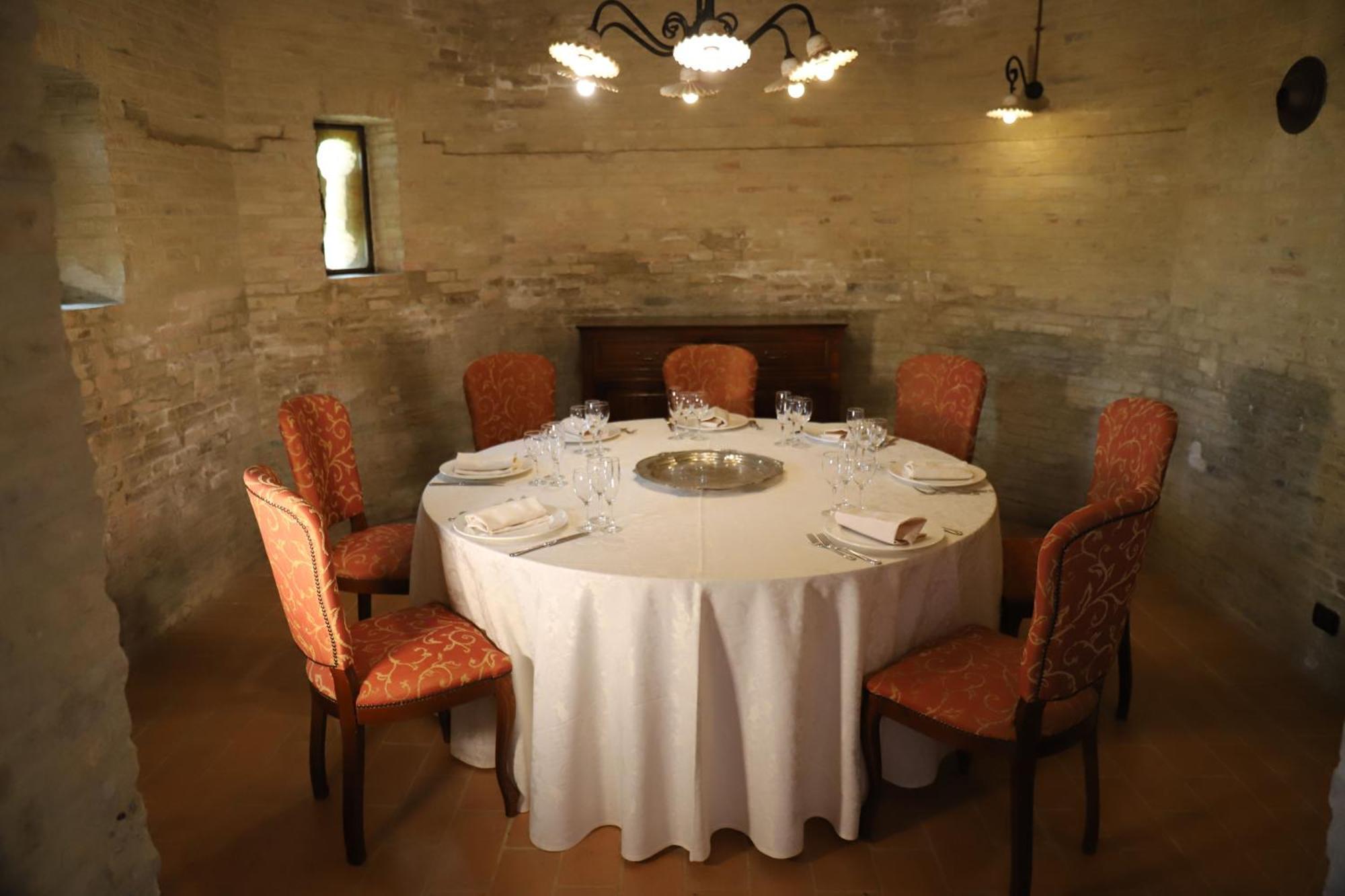 Castello Montegiove Hotel Fano Kültér fotó