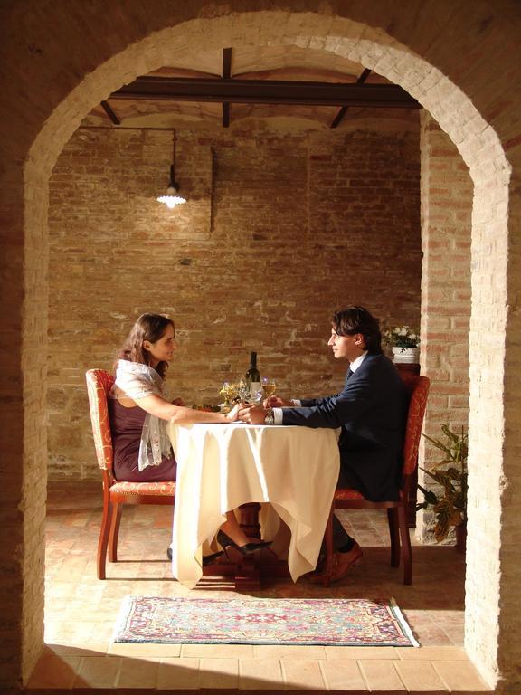 Castello Montegiove Hotel Fano Kültér fotó