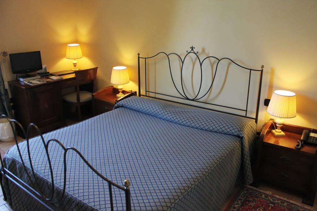 Castello Montegiove Hotel Fano Szoba fotó