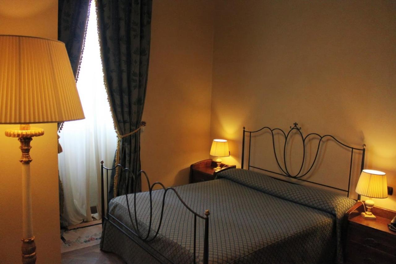 Castello Montegiove Hotel Fano Kültér fotó