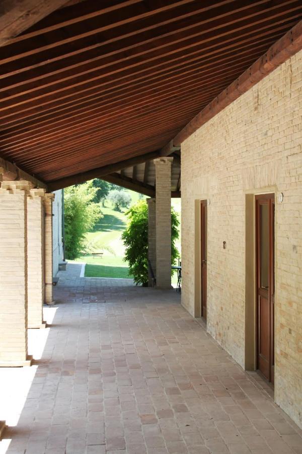 Castello Montegiove Hotel Fano Kültér fotó