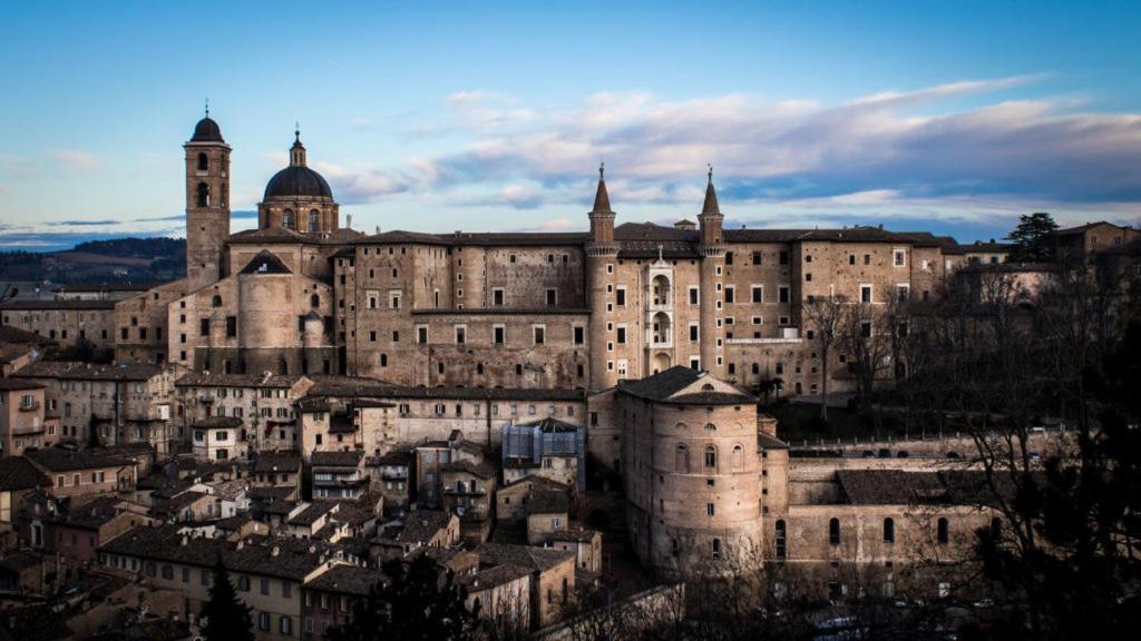 Castello Montegiove Hotel Fano Kültér fotó