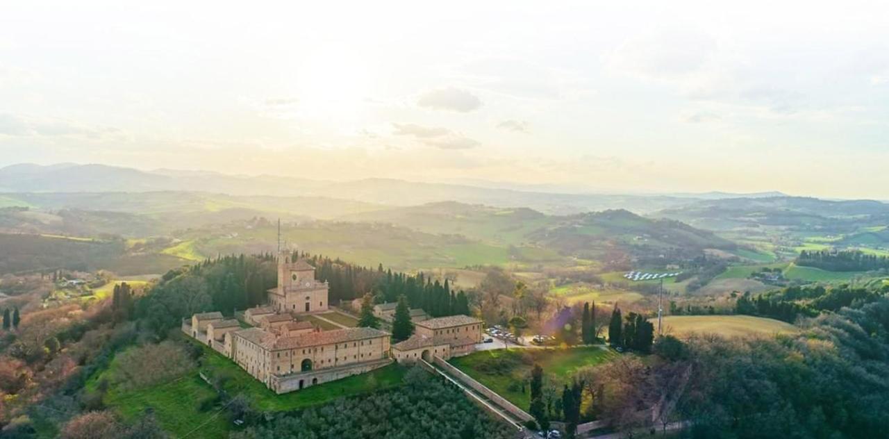 Castello Montegiove Hotel Fano Kültér fotó