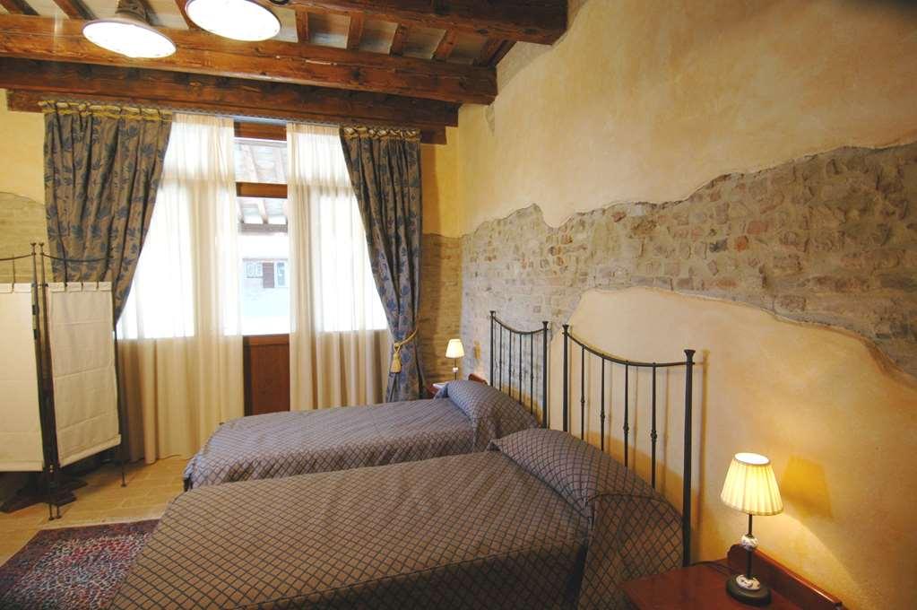 Castello Montegiove Hotel Fano Szoba fotó